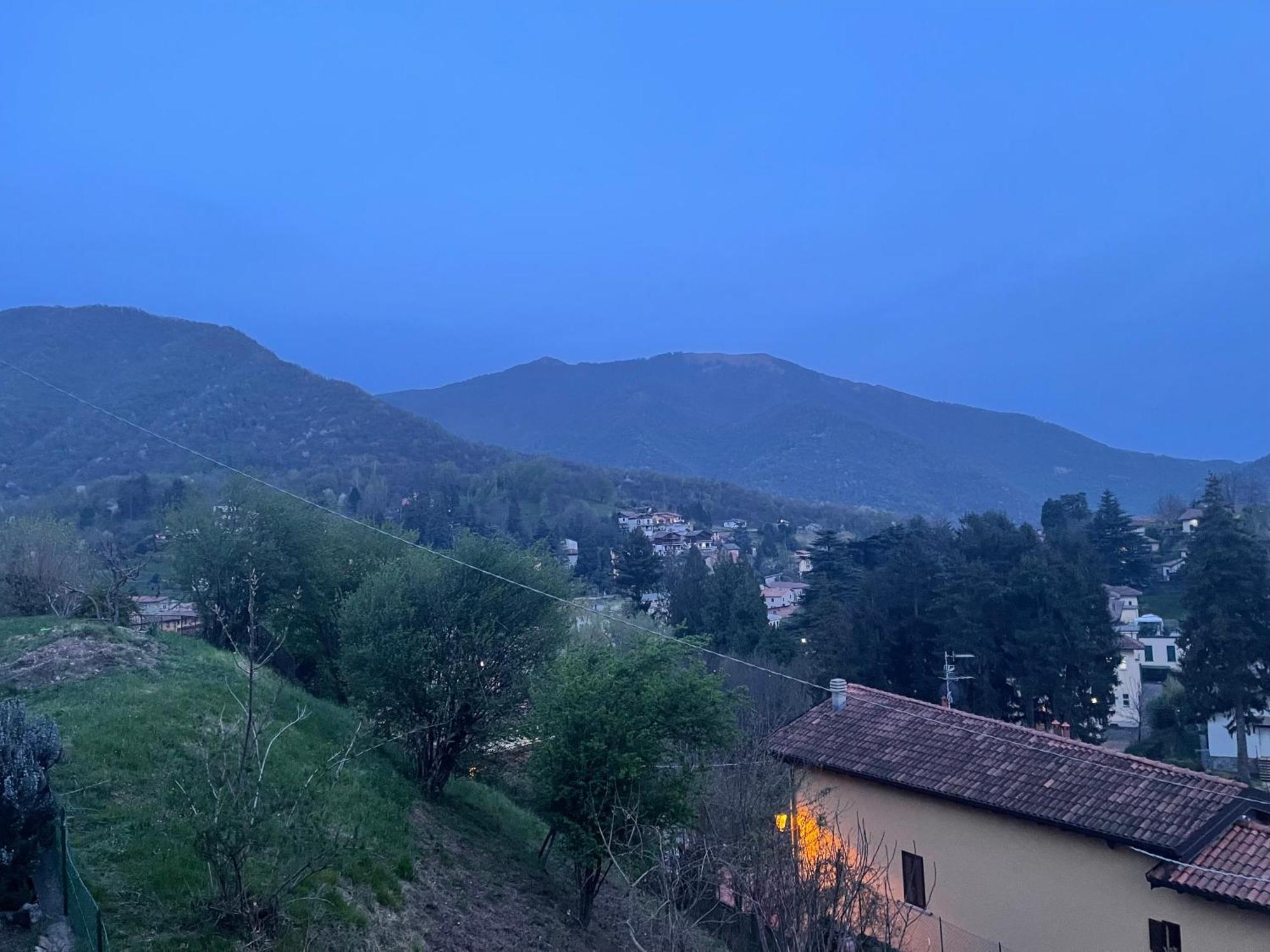 Laghi Di Como Appartamento Di Licinia E Mario Asso Esterno foto