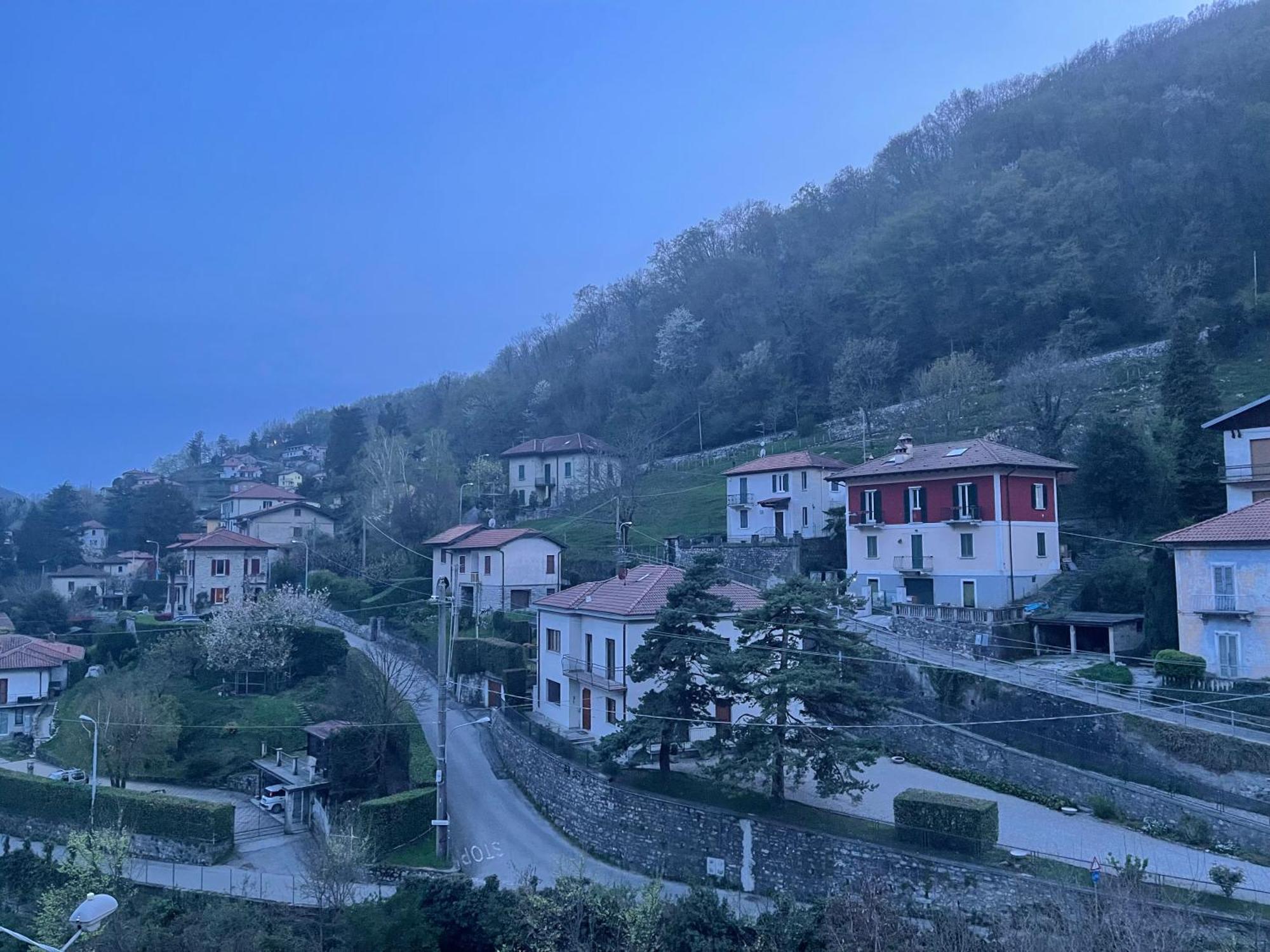 Laghi Di Como Appartamento Di Licinia E Mario Asso Esterno foto